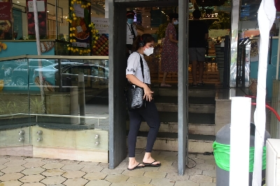 Mumbai: Actress Sharmin Segal seen at Mumbai's Khar on Oct 8, 2020. (Photo: IANS)