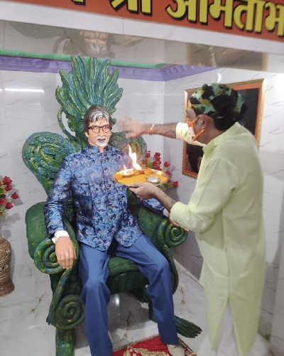 Big B turns 78: Amitabh Bachchan temple hosts virtual meet for 'Guru' with his EF