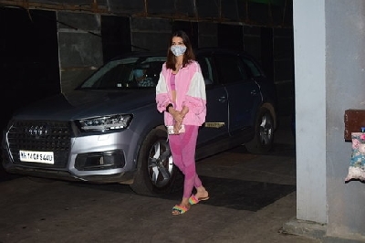 Mumbai: Actress Kriti Sanon seen at Juhu in Mumbai on Oct 13, 2020. (Photo: IANS)