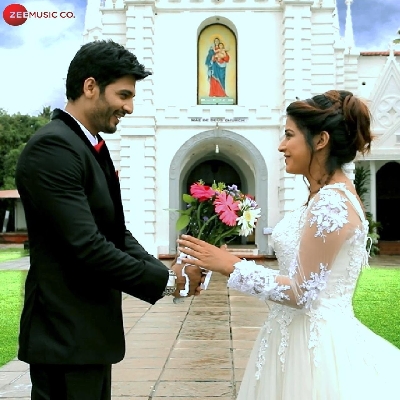 A great new song is being launched by Zee Music and Lucky Commando Films on 28th October. The name of the song is 'Un Lamhon Mein', whose producer is Lucky Bisht. The song has been voiced by well-known Bollywood singers Amit Mishra and Soumi Shailesh who have been honoured with National Awards. This new song has been directed by Naeem Sheikh and written by Bollywood lyricist Lado Suvalka.
