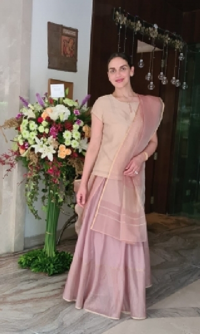 Hema Malini performs havan on daughter Esha Deol