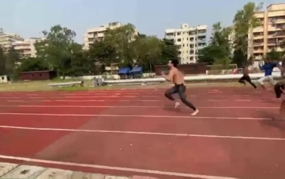 Tiger Shroff burns cake calories.