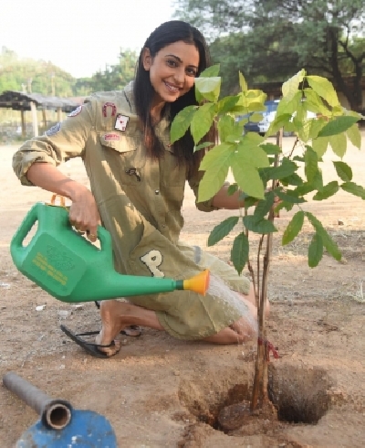 Rakul Preeth Singh Participated in Green India Challenge.