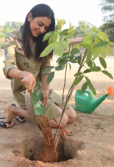 Rakul Preeth Singh Participated in Green India Challenge.