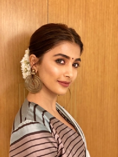 Actress Pooja Hegde has made a donation of Rs 2.5 lacs for two children suffering from cancer. Recently, she attended an event hosted by, CURE Foundation. The event was held to announce the 6th Biennial 