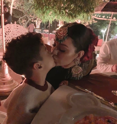 Kangana Ranaut posts adorable picture kissing nephew.