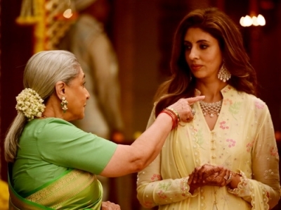 Big B shoots with wife Jaya, daughter Shweta