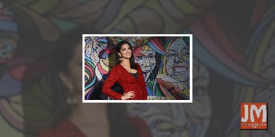 Sunny Leone shares her mood with fans