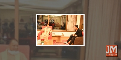 Akshay Kumar meets Yogi Adityanath in Mumbai