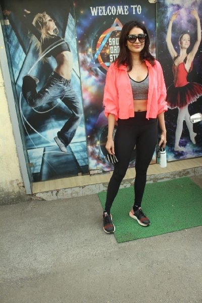 Mumbai: Actress Karishma Tanna seen at Andheri in Mumbai on Dec 4, 2020. (Photo: IANS)