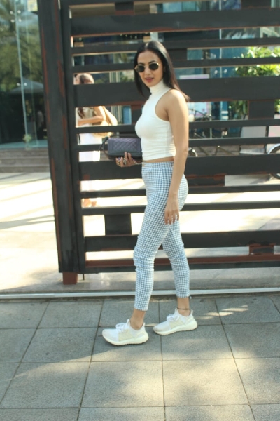 Mumbai: Actress Sonal Chauhan seen at Bandra in Mumbai on Dec 6, 2020. (Photo: IANS)