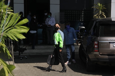 Mumbai: Actress Alia Bhatt seen at the Chhatrapati Shivaji Maharaj International Airport in Mumbai on Dec 6, 2020. (Photo: IANS)