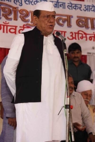 Om Puri shot despite typhoid, recalls wife Nandita about his upcoming last film.