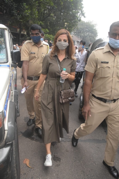 Mumbai: Interior designer and Bollywood actor Hrithik Roshan's ex-wife Sussanne Khan seen at Bandra police station in Mumbai on Dec 12, 2020. Sussanne was accompanied by her team and police officials as she made her way to the police station to monitor its re-construction. (Photo: IANS)