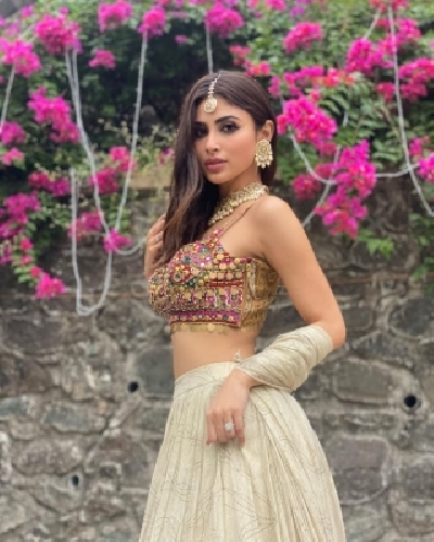 Mouni Roy stuns in ethnic chic.