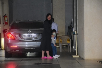 Mumbai: Actress Kareena Kapoor Khan and her son Taimur Ali Khan seen at her mother Babita's residence in Mumbai's Bandra on Dec 16, 2020. (Photo: IANS)