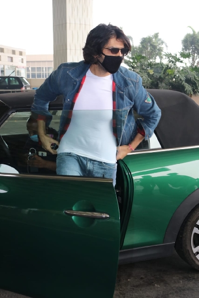 Mumbai: Actor Kartik Aaryan seen at the Chhatrapati Shivaji Maharaj International Airport in Mumbai on Jan 2, 2021. (Photo: IANS)
