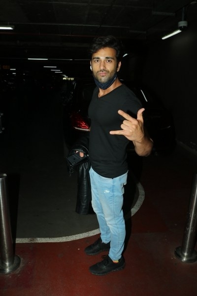 Mumbai: Pulkit Samrat seen at airport (Photo: IANS)