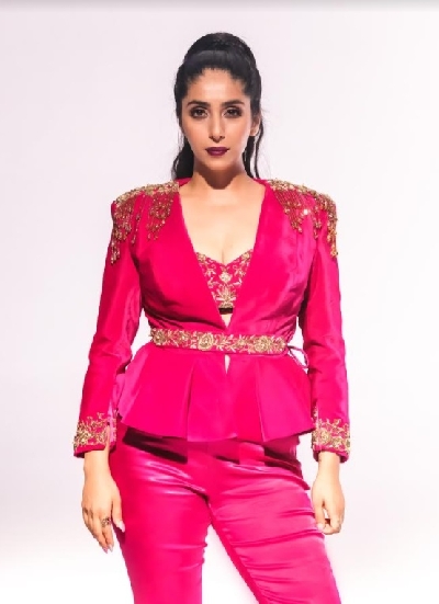 Neha bhasin.