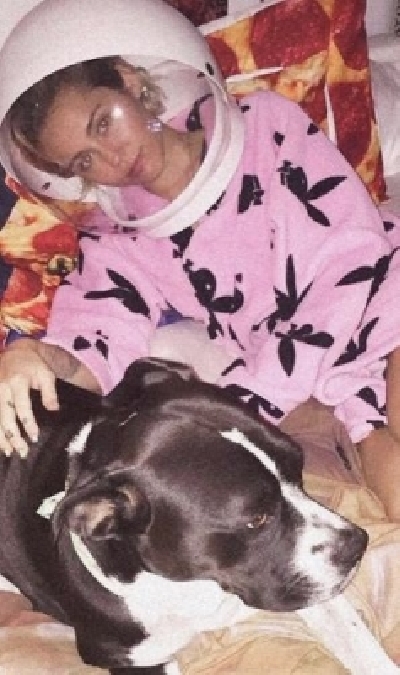 Miley Cyrus mourns pet dog