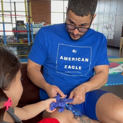 Kunal Kemmu does his 'Daddy duties' well (Credit: Instagram)