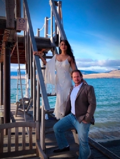 Bollywood and television actress Vedita Pratap Singh has tied the knot with her longtime beau Aaron Edward Sale, who is a US national.