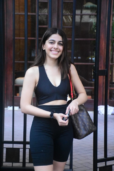 Mumbai:  Alaya Furniturewala spotted Dance Class Bandra on Jan 13, 2021. (Photo: IANS)