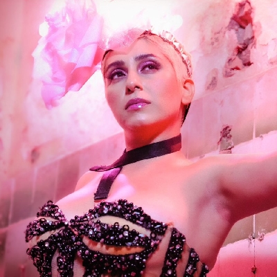 Neha Bhasin: High time women 'rise in love' instead of 'fall in love'