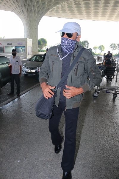 Mumbai: Jackie Shroff Spotted AtAirport Departure on Jan 20, 2021. (Photo: IANS)