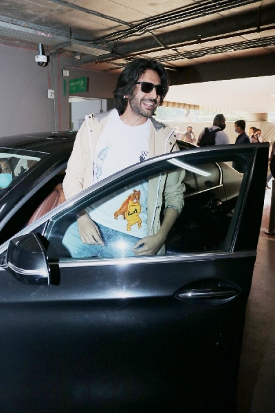 MUMBAI:Kartik Aaryan seen at Airport on Thursday on 21 Jan 2021. (Photo: IANS)