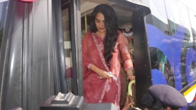 women police officers are real stars, says Anushka.