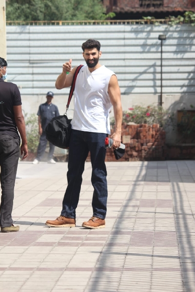 Mumbai: Bollywood actor Aditya Roy Kapur spotted at the gym on Jan 27, 2021. (Photo: IANS)