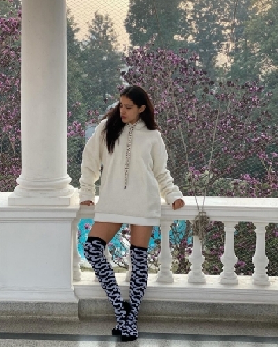 Actress Sara Ali Khan spreads winter vibes on social media on Friday, with a new set of images that she has posted.