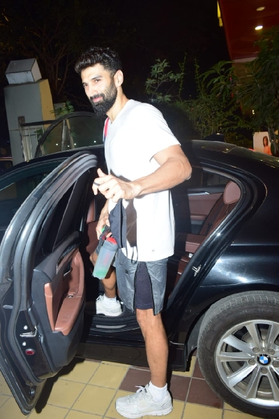Mumbai: Aditya Roy Kapoor spotted at Dance Class khar on Jan 30, 2021. (Photo: IANS)