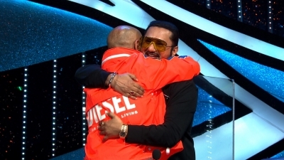 Yo Yo Honey Singh, Vishal Dadlani hug and patch up on Indian Idol 12