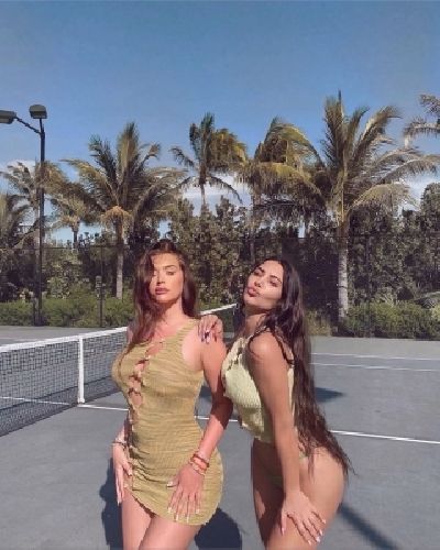 Kim Kardashian slays it in ripped blouse, bikini bottom.(photo:instagram)