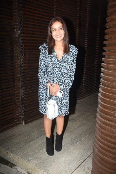 Mumbai: Neha Kakkar Spotted at Stella Juhu on Friday 05 February 2021.(Photo: IANS)