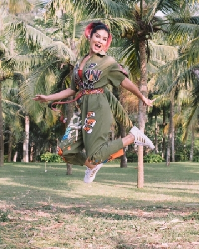 Sunny Leone has shared some pop philosophy for fans on social media, which she described as her Monday lessons.(Instagram)