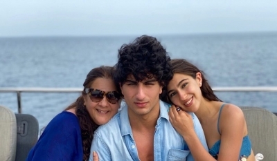 Sara Ali Khan sends out birthday love to mom Amrita Singh.