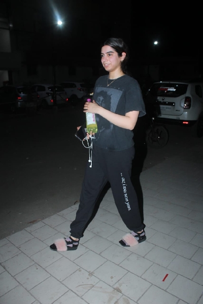 Mumbai: Khushi Kapoor seen at a gym in Andheri on 9th February 2021.(Photo: IANS)