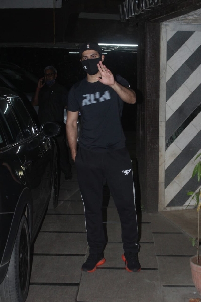 Mumbai: Varun Dhawan seen at a Gym in Juhu on 9th February 2021.(Photo: IANS)