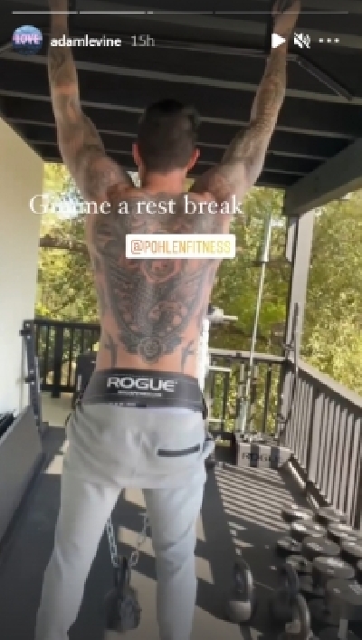 Adam Levine flaunts fit body in shirtless workout session (Credit: Instagram)