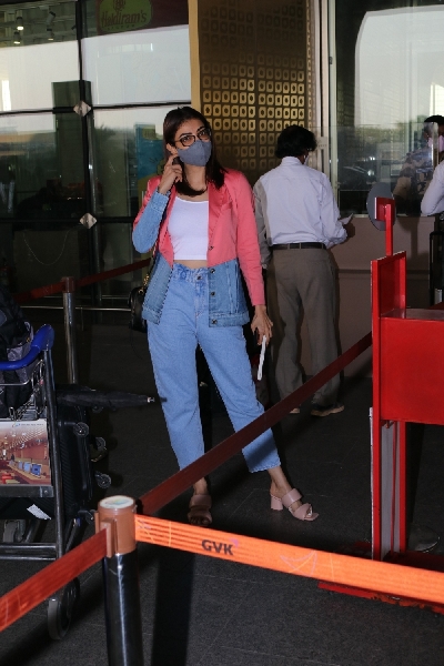 Mumbai: Kajal Aggarwal Spotted at Airport 12th February 2021. (Photo: IANS)