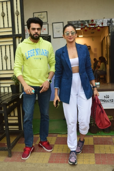 Mumbai: Rakul Preet Singh, Manish Paul & Mukesh Chhabra Post MettingAt Mukesh Chhabra Office In Andheri on Friday 19th February 2021.(Photo: IANS)