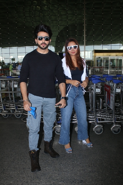 Mumbai: Dheeraj Dhooper and Vinny Arora Spotted At Airport Departure Monday 22th February 2021. (Photo: IANS)