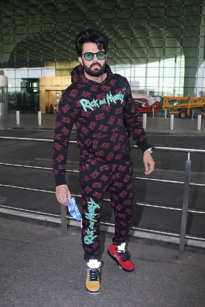 Mumbai: Manish Paul Spotted at Airport Departure on Tuesday 23nd February 2021. (Photo: IANS)
