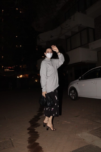 Mumbai: Malaika, Karisma, Soha Spotted at Kareena Kapoor's House on Tuesday 23rd February 2021. (Photo: IANS)
