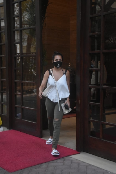 Mumbai: Malaika Arora And Sophie Choudhary Spotted In Bandra on Thursday 26nd February 2021. (Photo: IANS)