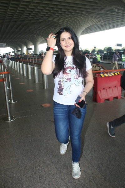 Mumbai: Zareen Khan spotted at Airport departure on saturday 27th february, 2021.(Photo: IANS)