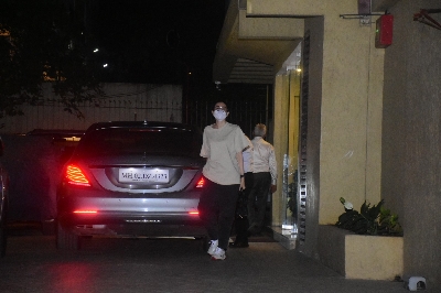 Mumbai: Karisma Kapoor Spotted At Bandra on Tuesday 02nd March 2021.(Photo: IANS)
